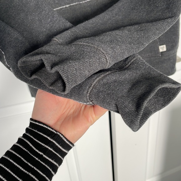 TNA hoodie - Picture 3 of 5